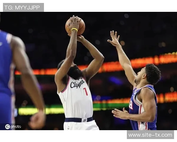 关键漏判引争议快船对76人比赛三次漏判哈登绝杀三分遭打手犯规未判