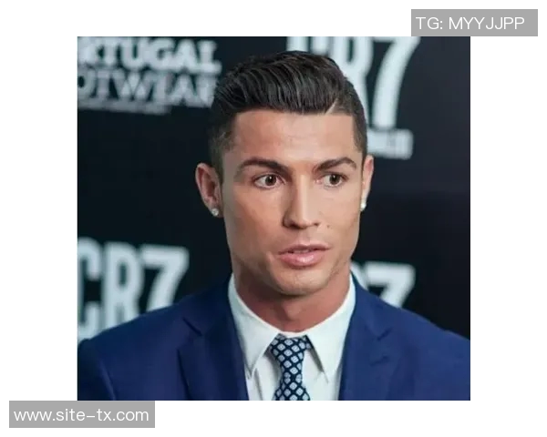 特朗普与C罗踢球的AI视频引发热议他既聪明又酷的形象令人惊叹